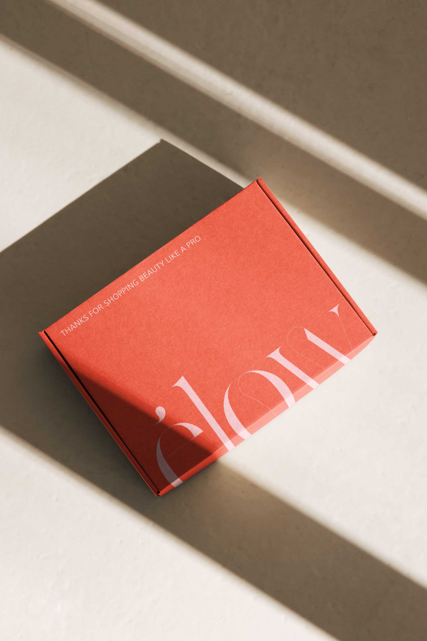 Een nieuwe huisstijl door FlowBuro voor élow beauty.